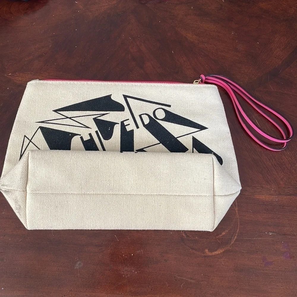 Shisheido pink lined zippered makeup bag New without tags